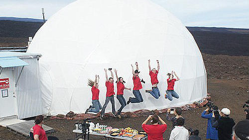 6 vědců se vrátilo z Marsu na Zemi. Simulovaně a s velkou pompou. Nesmysl!